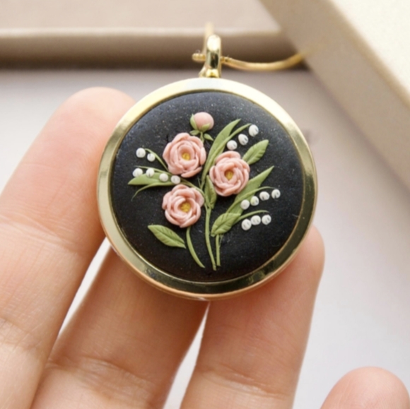 Lilly of the Valley Clay Modeled Necklace locket with inscription NWOT - Picture 4 of 7